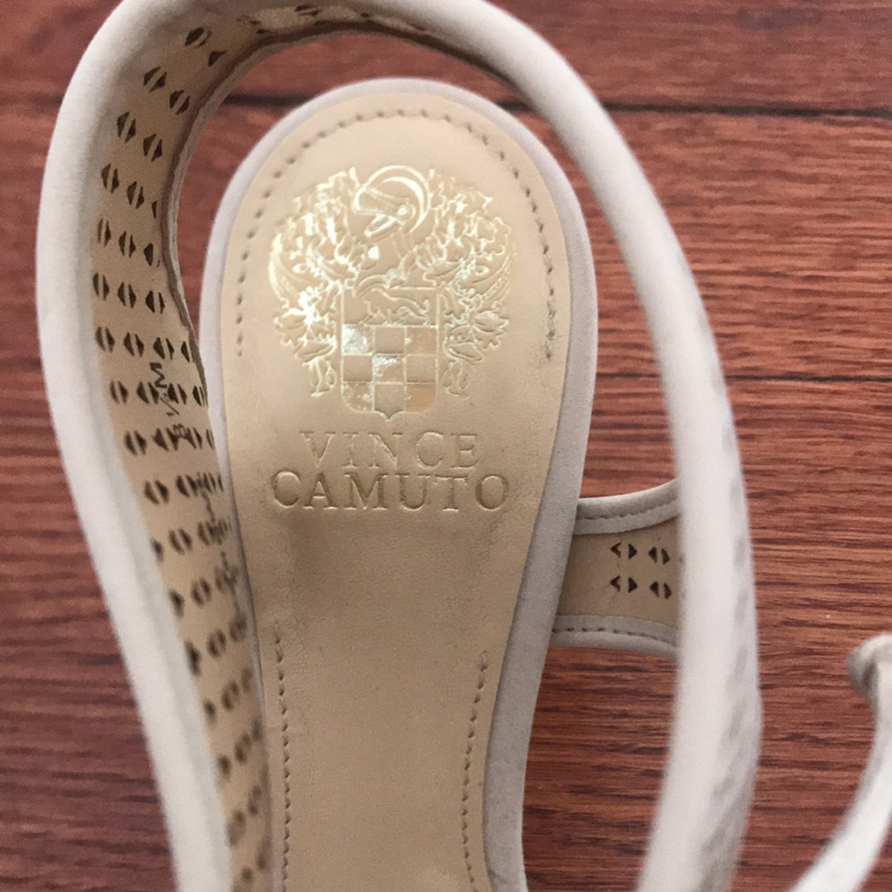 Tan heels - Picture 4 of 4